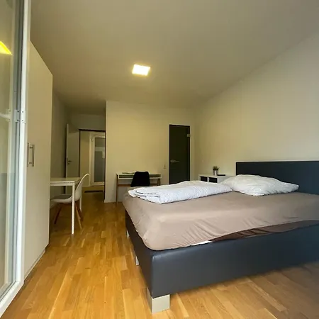 アパートホテル Simplex Am Ludwigsplatz カールスルーエ